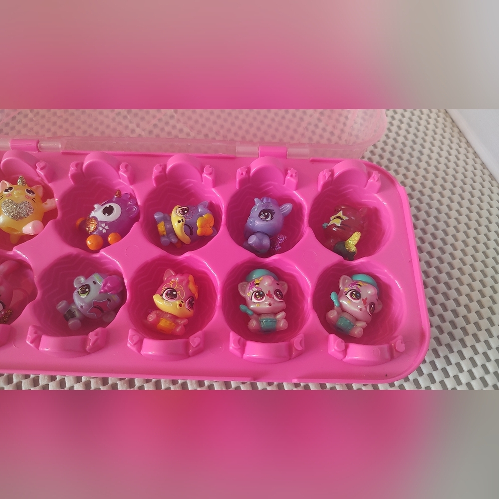 Hatchimals Bundle in Container - Picture 3 of 6